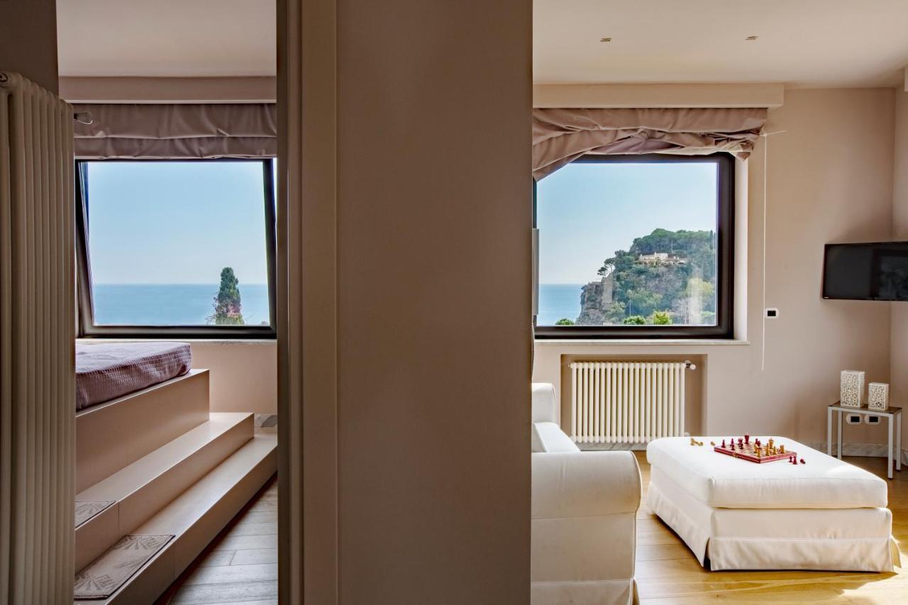 Fenetre Sur Le Blue Apartment Taormina Exterior photo